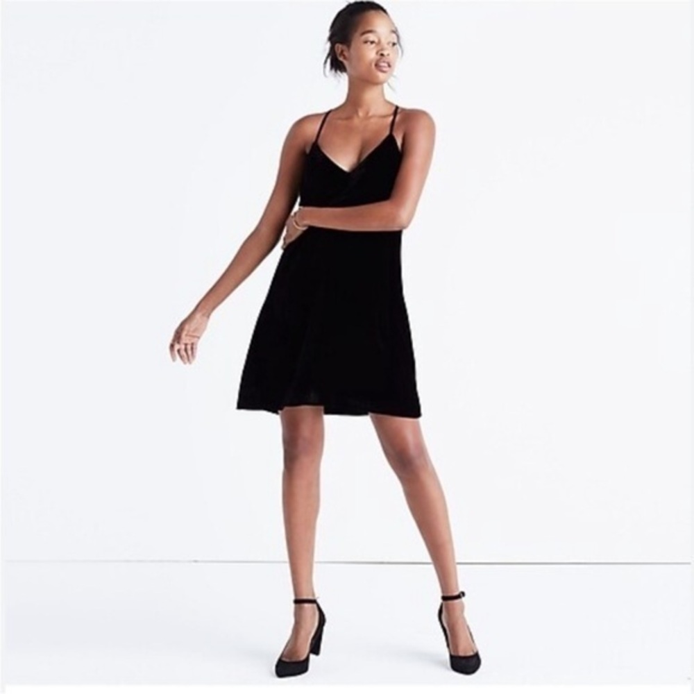 Abercrombie & Fitch black velvet slip dress. Womenβs size medium.